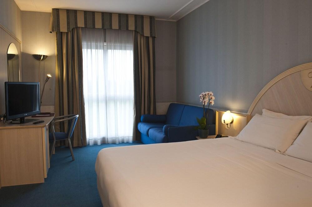 Hotel Villa Ducale Parma Buitenkant foto