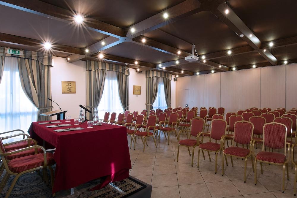 Hotel Villa Ducale Parma Buitenkant foto