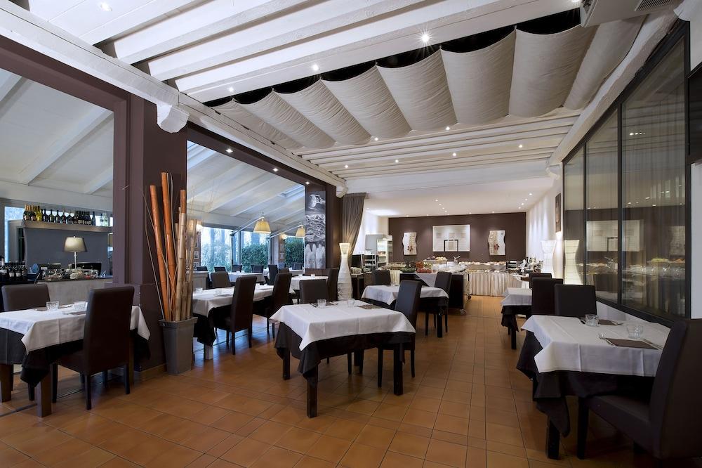 Hotel Villa Ducale Parma Buitenkant foto