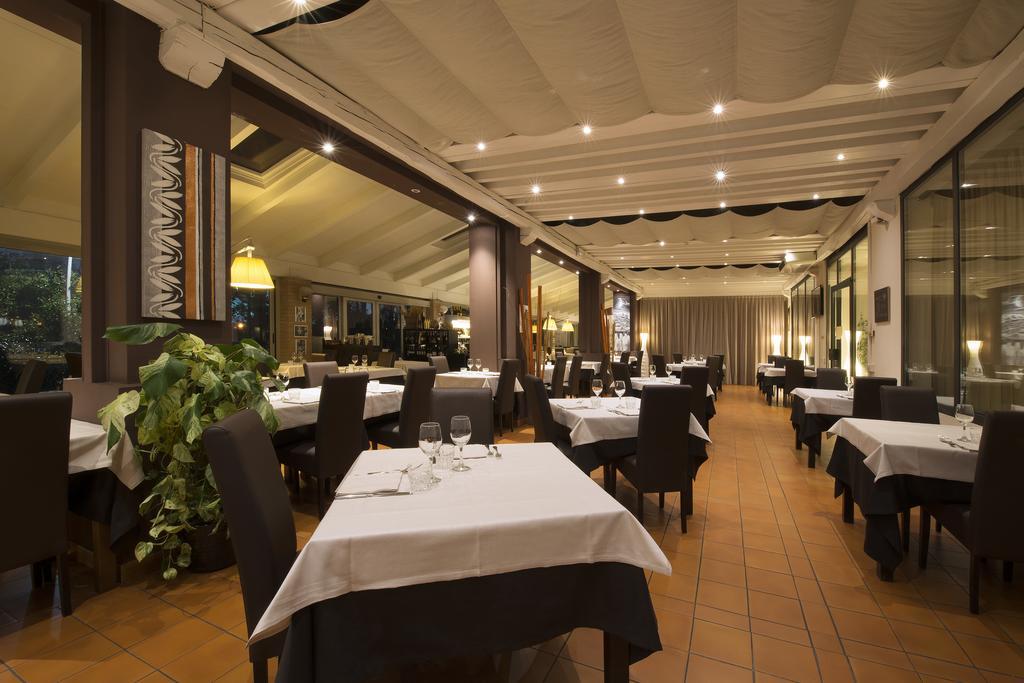 Hotel Villa Ducale Parma Buitenkant foto