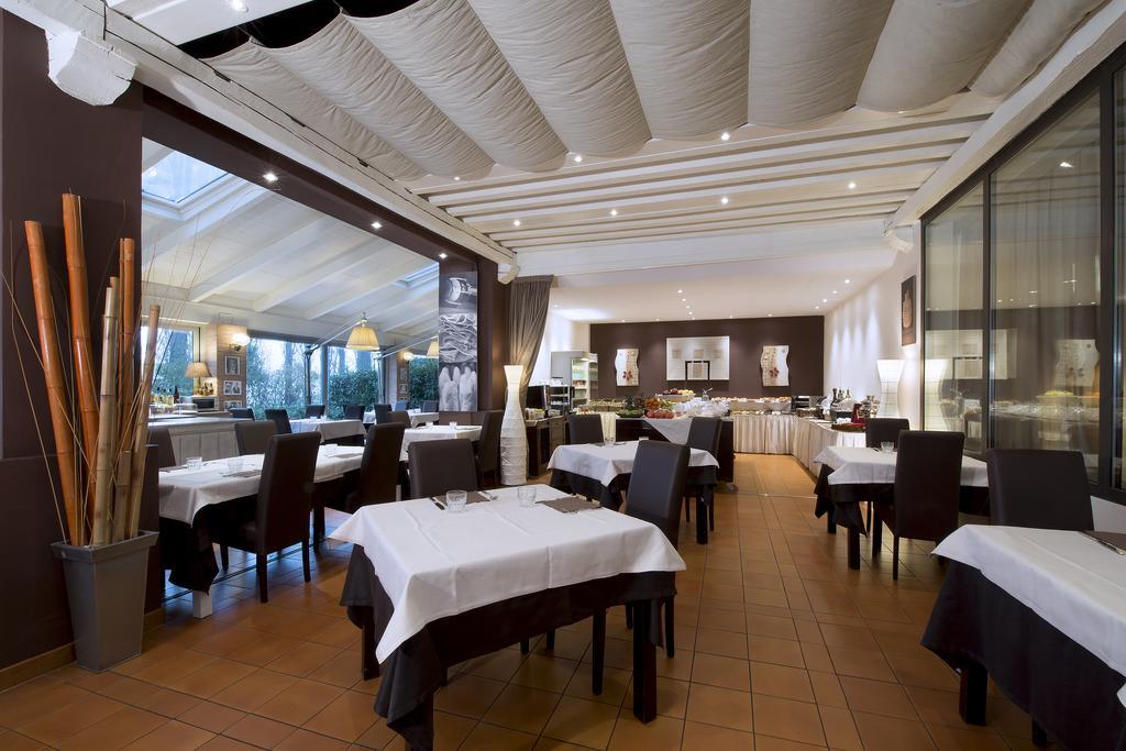 Hotel Villa Ducale Parma Buitenkant foto